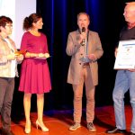 Aus den Händen von Anne Wilms (2.v.l.) erhielten Frank Leyener und Erich Horchler von der Energiegenossenschaft den Zukunftspreis 2018 des Kreises Siegen-Wittgenstein